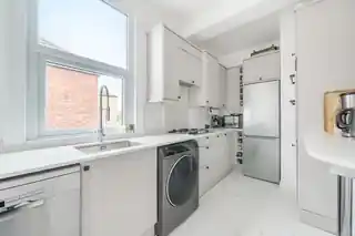19A Oakhurst Avenue, photo 3