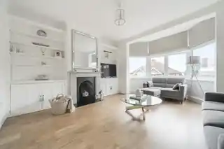 19A Oakhurst Avenue, photo 2