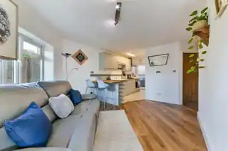 1A Croxden Walk, photo 2