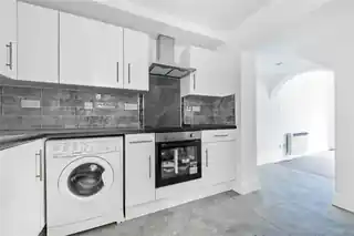 1A Fairbrook Road, photo 3