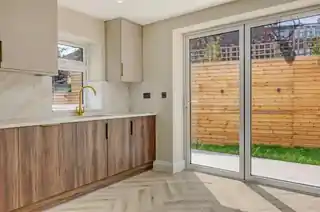 1A Lorne Gardens, photo 4