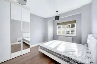 1F Freeland Road, photo 3