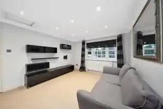 2 Albany Mews, photo 2