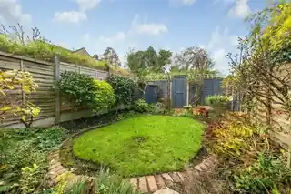 2 Albert Road, photo 3