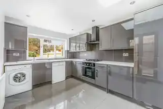 2 Altenburg Avenue, photo 4
