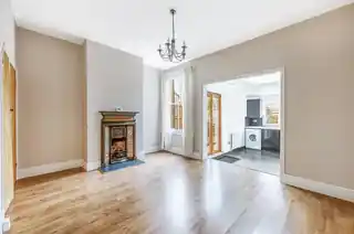 2 Altenburg Avenue, photo 3