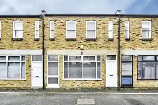 2 Barb Mews, photo 2