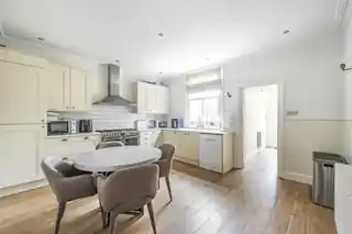 2 Birchington Road, photo 4