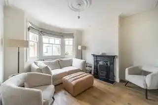 2 Birchington Road, photo 2