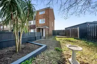 2 Bond Gardens, photo 2