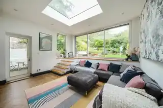 2 Bramley Avenue, photo 2