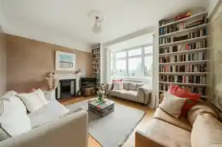 2 Bramley Avenue, photo 4