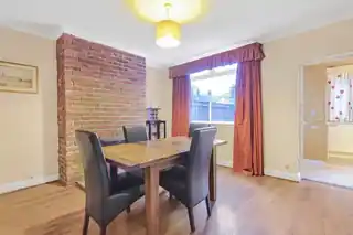 2 Braundton Avenue, photo 3