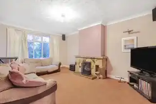 2 Braundton Avenue, photo 2