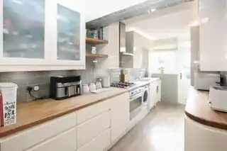 2 Brian Close, photo 3