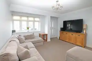 2 Brian Close, photo 2