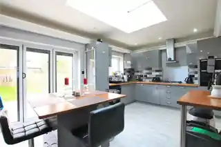 2 Browning Way, photo 3