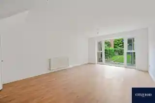 2 Buckingham Avenue, photo 4