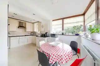 2 Bulmer Gardens, photo 3