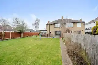 2 Bulmer Gardens, photo 2