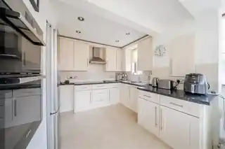 2 Bulmer Gardens, photo 4