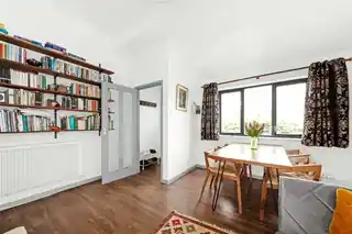 2 Camille Close, photo 3