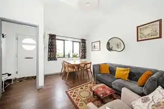 2 Camille Close, photo 2