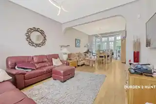 2 Chalgrove Crescent, photo 2