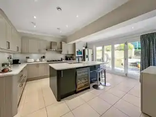 2 Chynham Place, photo 3