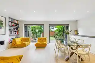 2 Cosmur Close, photo 4