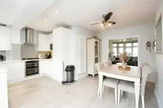 2 Craven Gardens, photo 2
