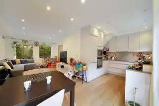 2 Crayford Mews, photo 3