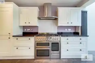 2 Cressida Road, photo 3