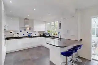 2 Crofters Road, photo 3