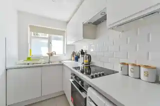 2 Daniel Close, photo 2