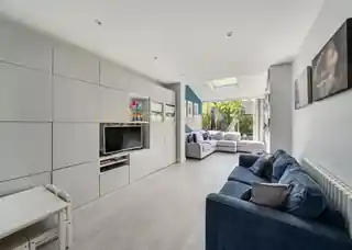2 Derwent Avenue, photo 4