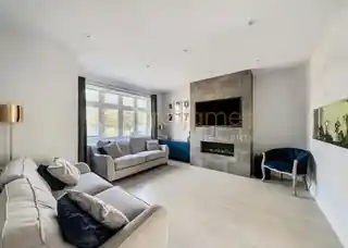 2 Derwent Avenue, photo 2