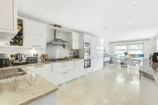 2 Douglas Close, photo 4