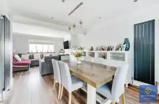 2 Dunster Close, photo 3