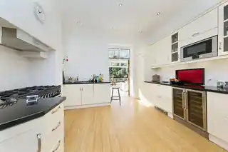 2 Dynevor Road, photo 4