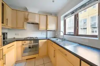 2 East Lane, photo 3