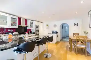 2 Eaton Drive, photo 2