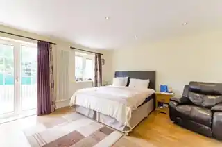 2 Eaton Drive, photo 3