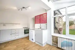 2 Evesham Road, photo 3