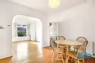 2 Evesham Road, photo 2