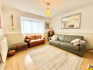 2 Fordham Close, photo 3
