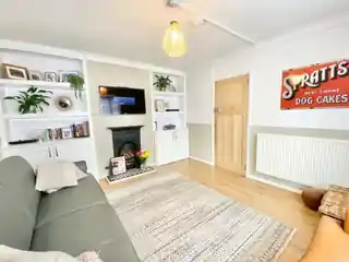 2 Fordham Close, photo 2