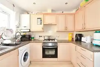 2 Friars Close, photo 3