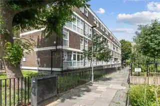 2 Georgina Gardens, photo 4