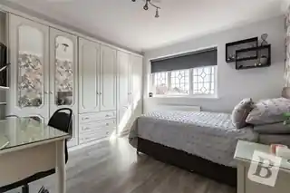 2 Gilroy Close, photo 3
